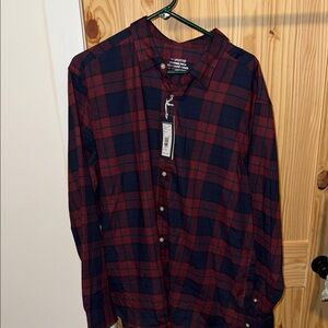Vineyard Vines Men's Navy and Red Plaid Shirt